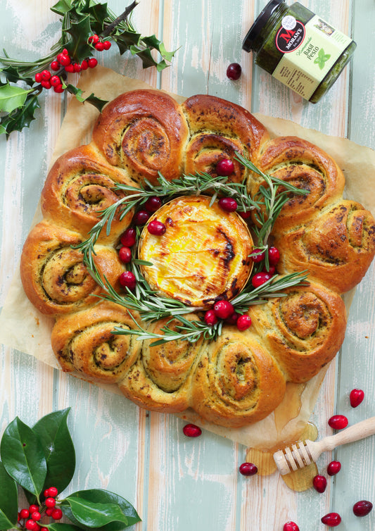 Pesto Bread Wreath with Baked Camembert
